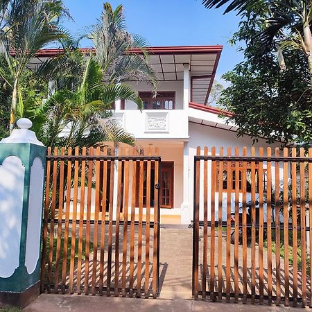 Sithu Guesthouse Bentota Ngoại thất bức ảnh